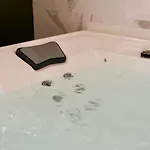 Jungle Avec Jacuzzi Privé - Spacieux - 2 Personnes Hébergement de vacances