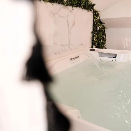 Holiday home Jungle Avec Jacuzzi Prive, Retro-projecteur, Jardin & Terrain De Petanque *