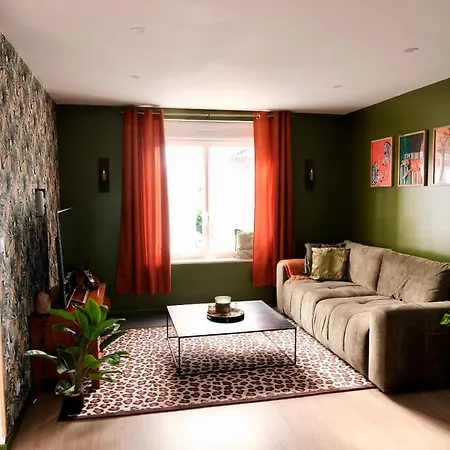 Holiday home Jungle Avec Jacuzzi Prive, Retro-projecteur, Jardin & Terrain De Petanque