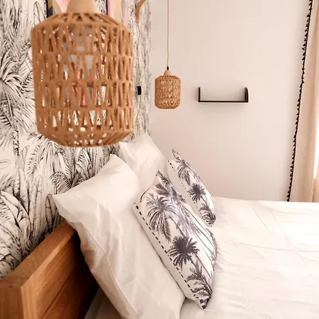 Holiday home Jungle Avec Jacuzzi Prive, Retro-projecteur, Jardin & Terrain De Petanque *