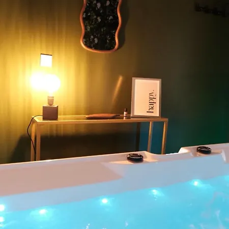 Holiday home Jungle Avec Jacuzzi Prive, Retro-projecteur, Jardin & Terrain De Petanque