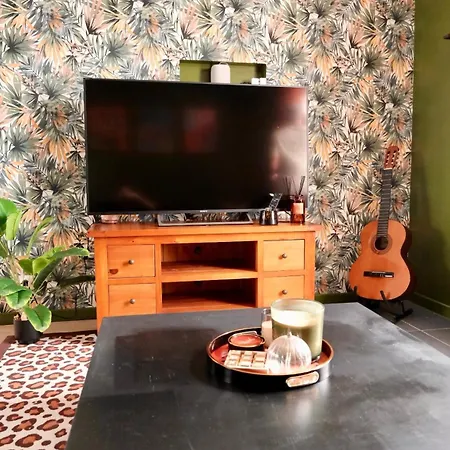 Jungle Avec Jacuzzi Privé - Spacieux - 2 Personnes * Saint-Yzan-de-Soudiac