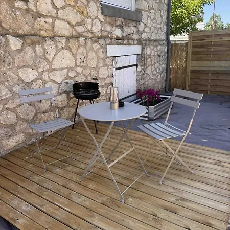 Jungle Avec Jacuzzi Prive, Retro-projecteur, Jardin & Terrain De Petanque Feriehus Saint-Yzan-de-Soudiac